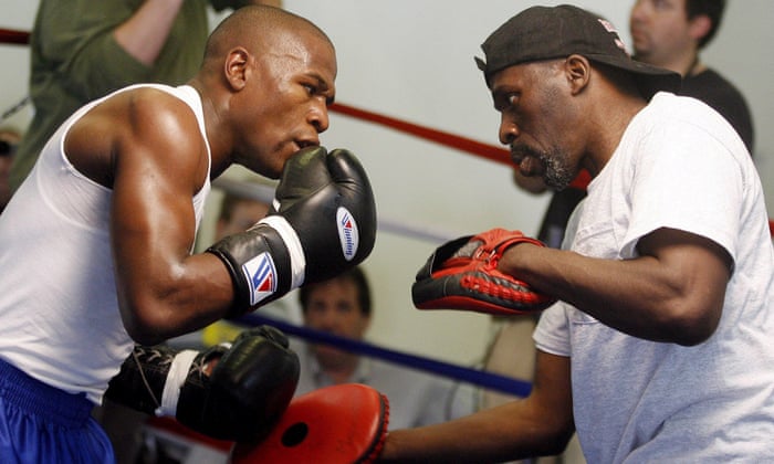 Tập luyện chuyên sâu: Floyd Mayweather dạy sai kỹ thuật Boxing cho con trai và những điều cần lưu ý Tập luyện chuyên sâu: Floyd Mayweather dạy sai kỹ thuật Boxing cho con trai và những điều cần lưu ý